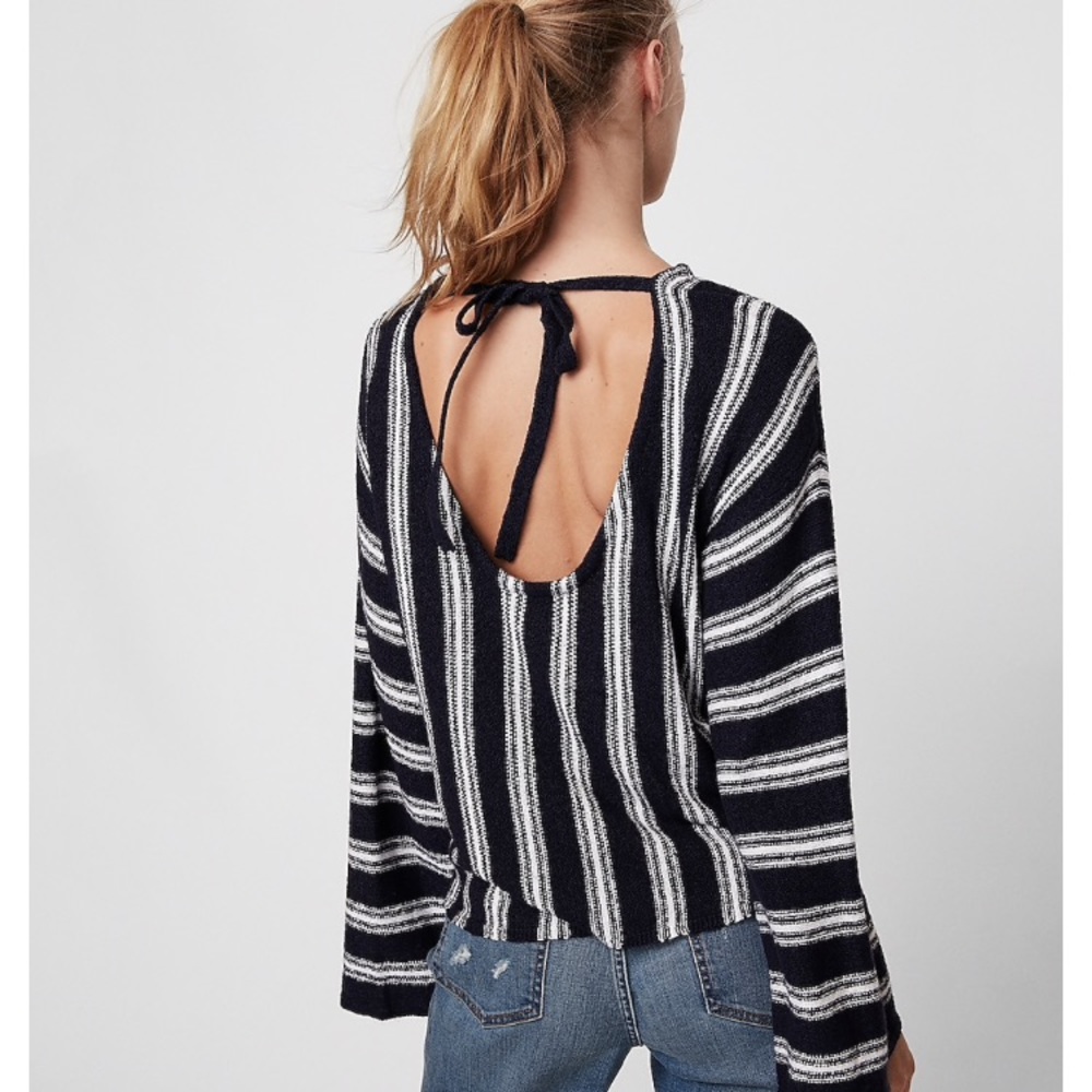 EXPRESS SEXY Flare sleeve open back sweater 🌸🌸